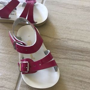 Saltwater Sandals size 4